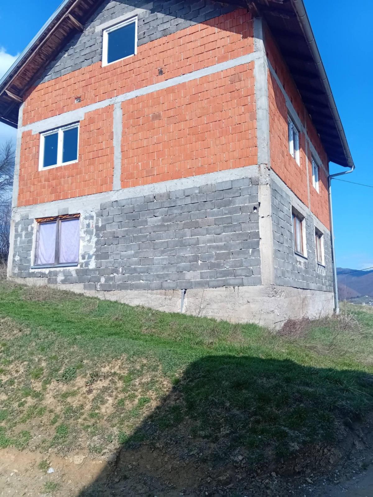 Prodajem kuću / vikendicu - Slika 2