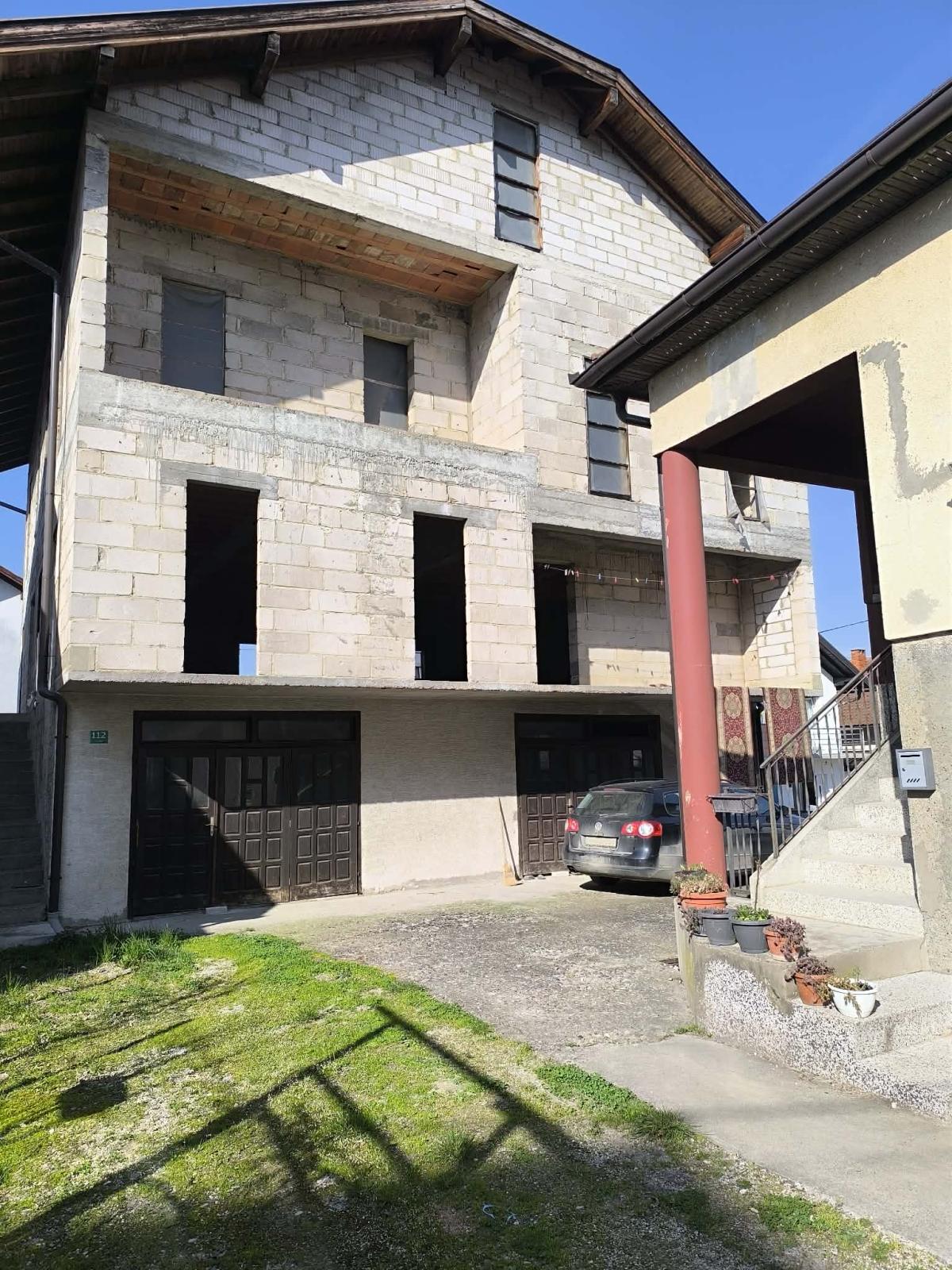 Prodajem kucu i zemljište  - Slika 1